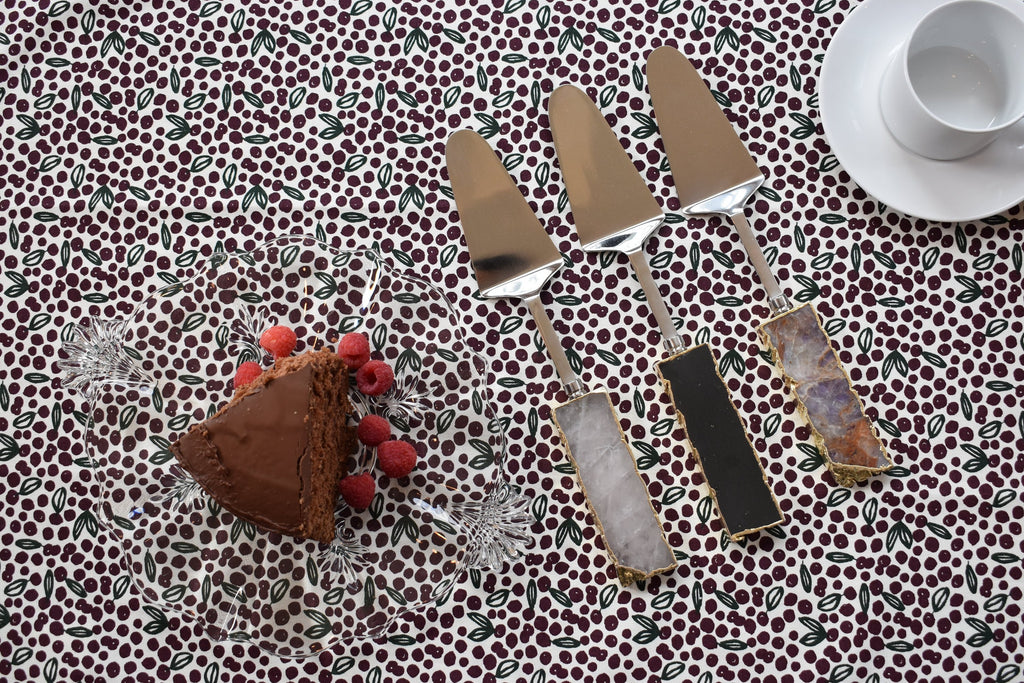 Elegante Kuchenschaufel mit Goldrand