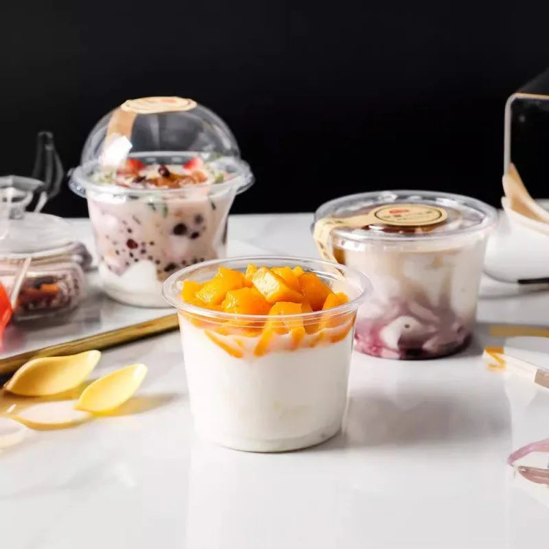 50 Stück transparente Einweg-Plastikbecher mit gewölbtem oder flachem Decke