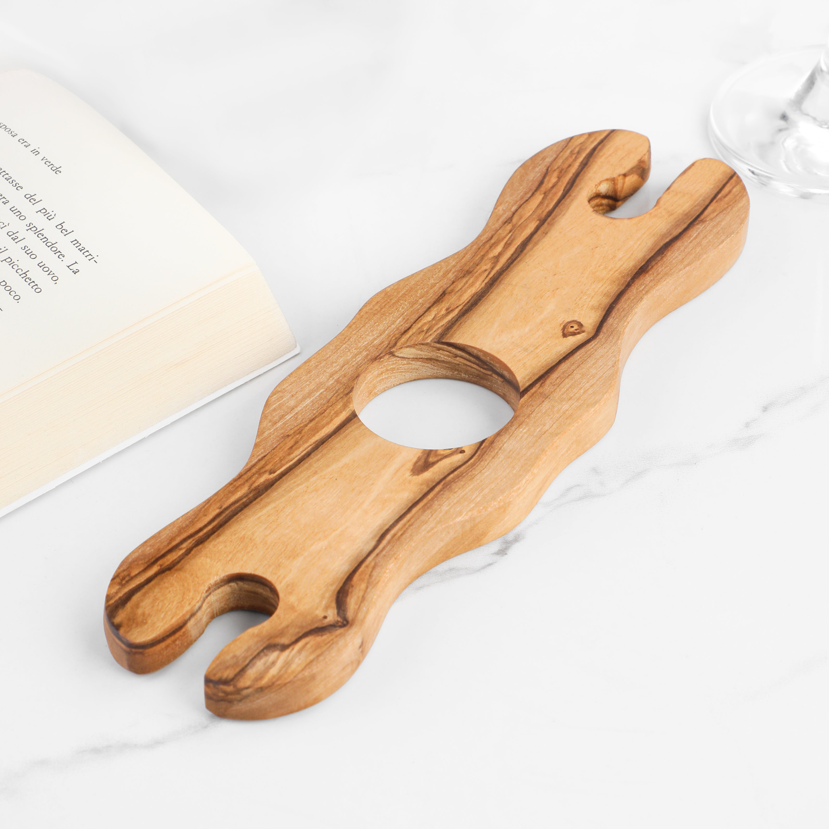 Handgefertigter Glas- und Flaschenhalter aus Olivenholz