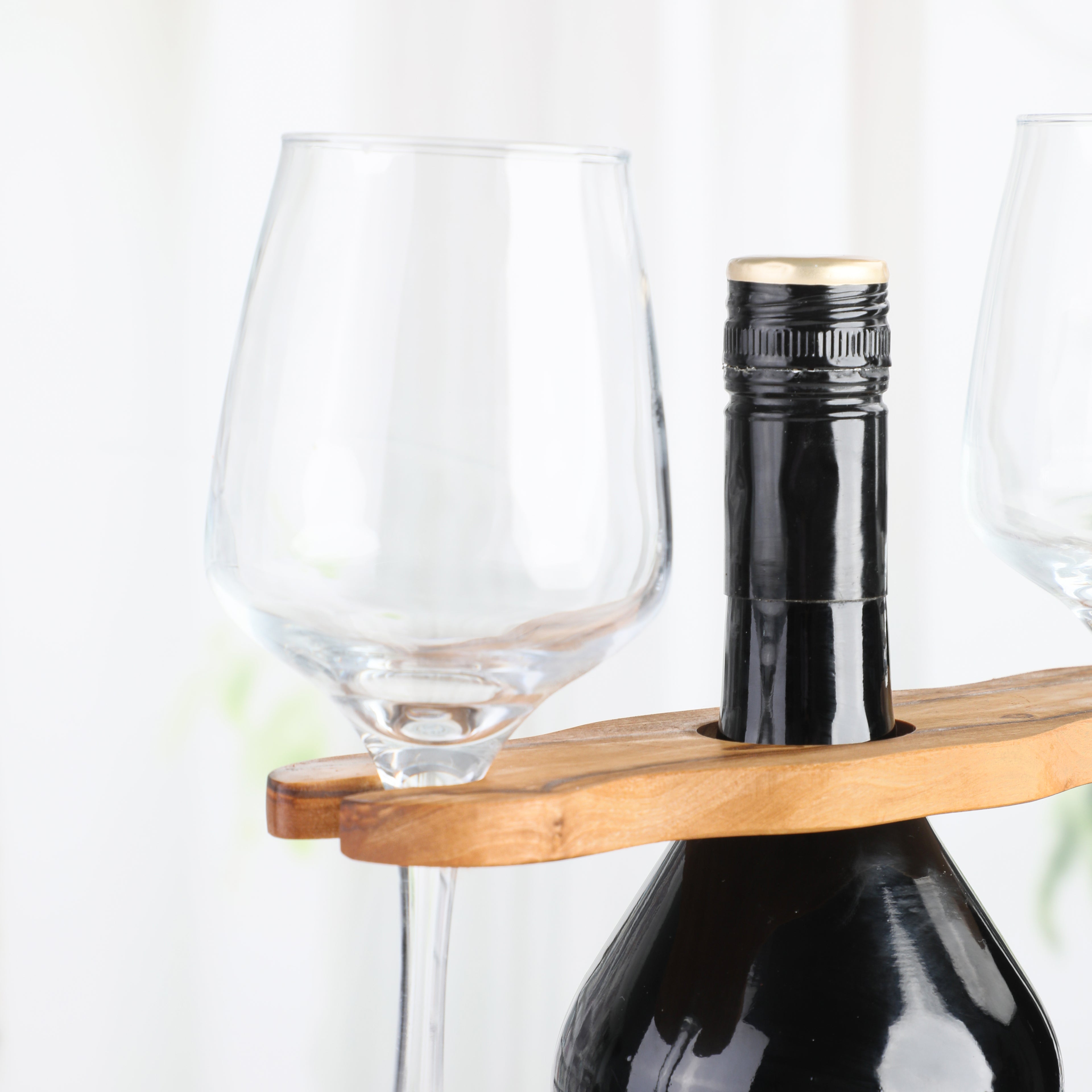 Handgefertigter Glas- und Flaschenhalter aus Olivenholz